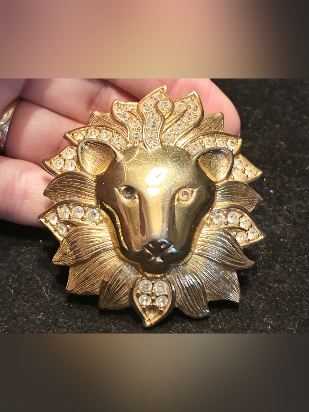Alana Stewart Rhinestone Lion Brooch Pin Pendant Gold Tone Animal Head flaw